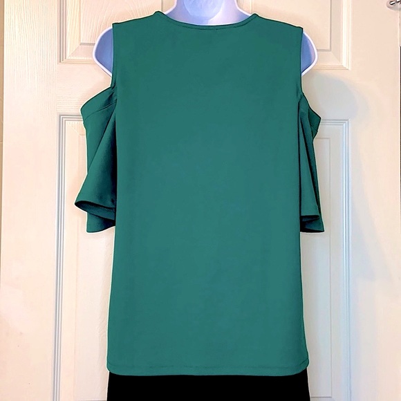 Ann Taylor - Green Cold Shoulder Blouse 🍀 - Picture 2 of 7